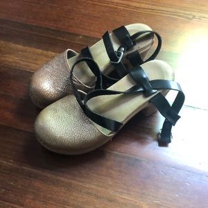 Gold and black calou clogs